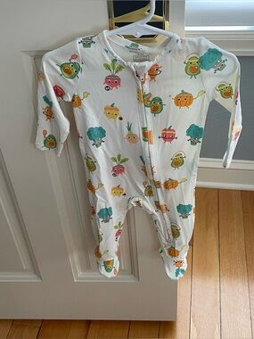 NWT Angel Dear Bamboo 2 Way Zipper Footie in Crunch Munch Veggie Sports